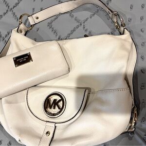 VINTAGE MICHAEL KORS HANDBAG AND WALLET🤍